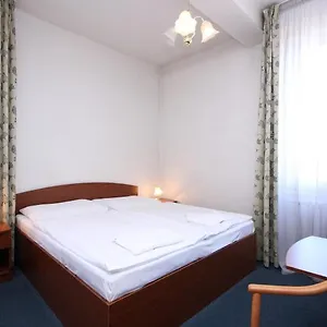 hotel-legie-basic.praguehotelsweb.com/